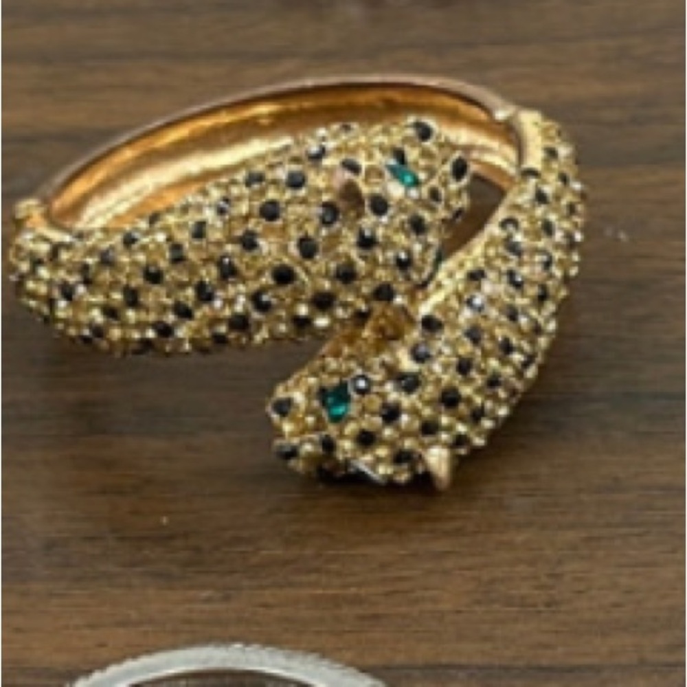 Statement-Making Bracelet Designer Look - image 1